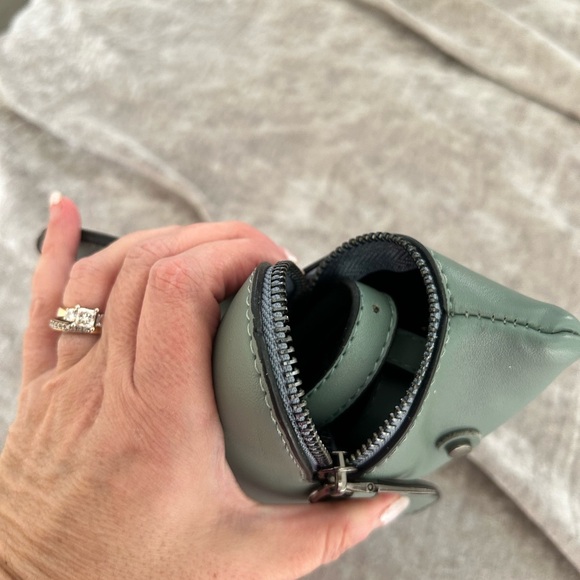 Grey shark 🦈 crossbody bag NWT!! - Picture 7 of 7